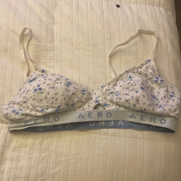 Aero XL soft sports bra with removable pads, no wires. Hand wash pads by hand. - Picture 1 of 6